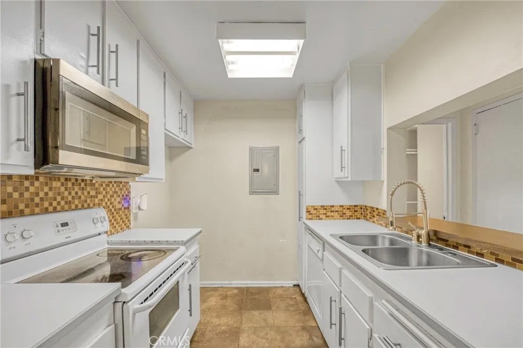 5460 White Oak Avenue F105