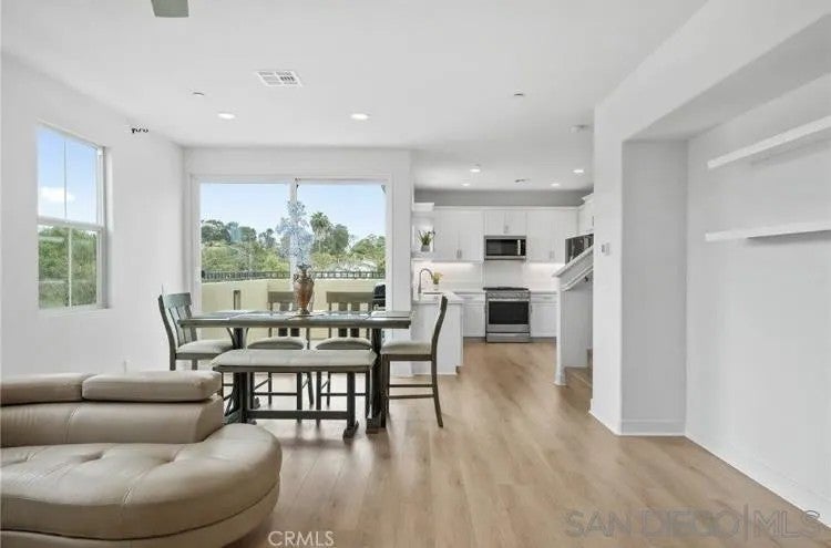4382 Pacifica Way 1