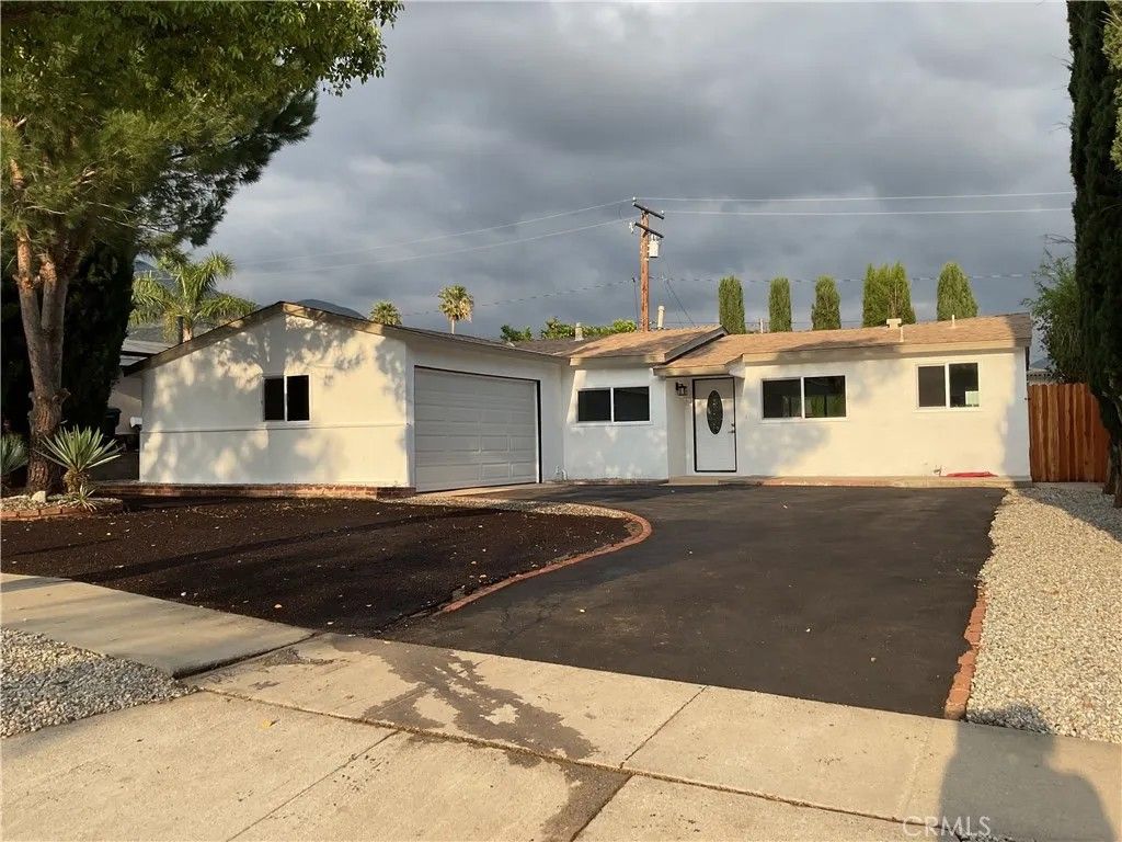 Photo of 4925 N Stoddard Ave, San Bernardino, CA 92407 (MLS # IV26071488)