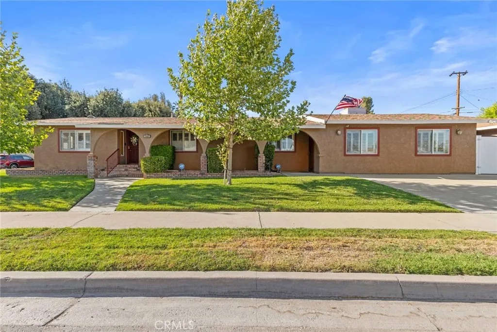 1060 E Lynwood