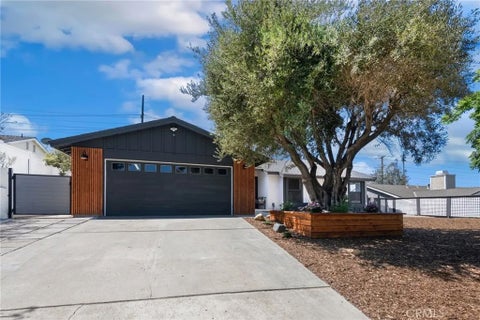 Photo of 30085 Levande Court, Temecula, CA 92592 (MLS # SW26154688)