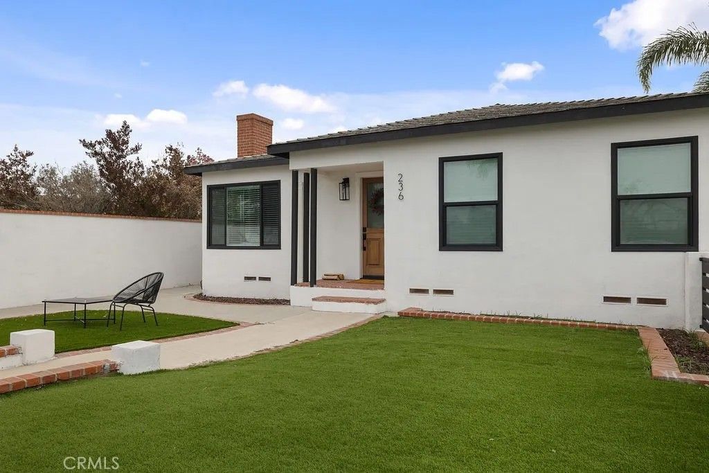 Photo of 236 Camellia Lane, Costa Mesa, CA 92627 (MLS # HD26008039)