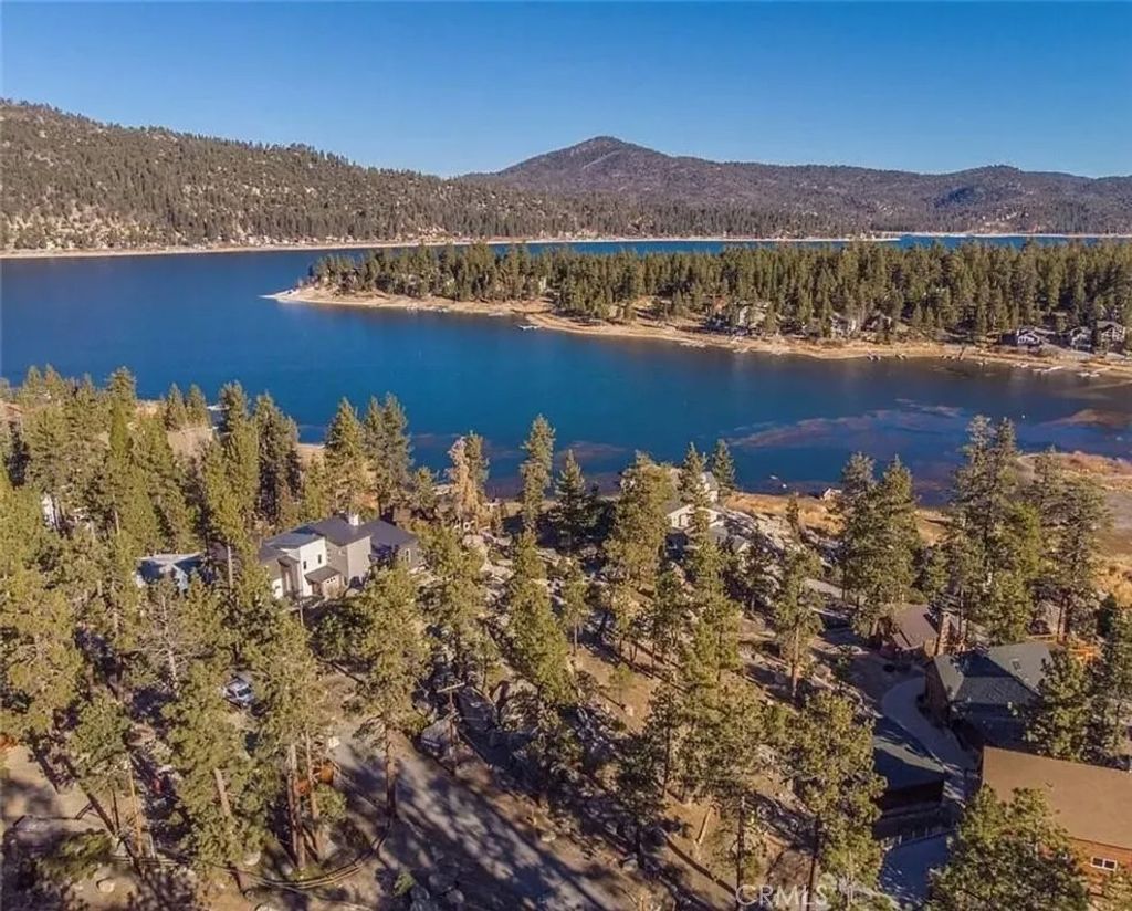 Photo of 831 Cove Drive, Big Bear Lake, CA 92315 (MLS # TR26080966)