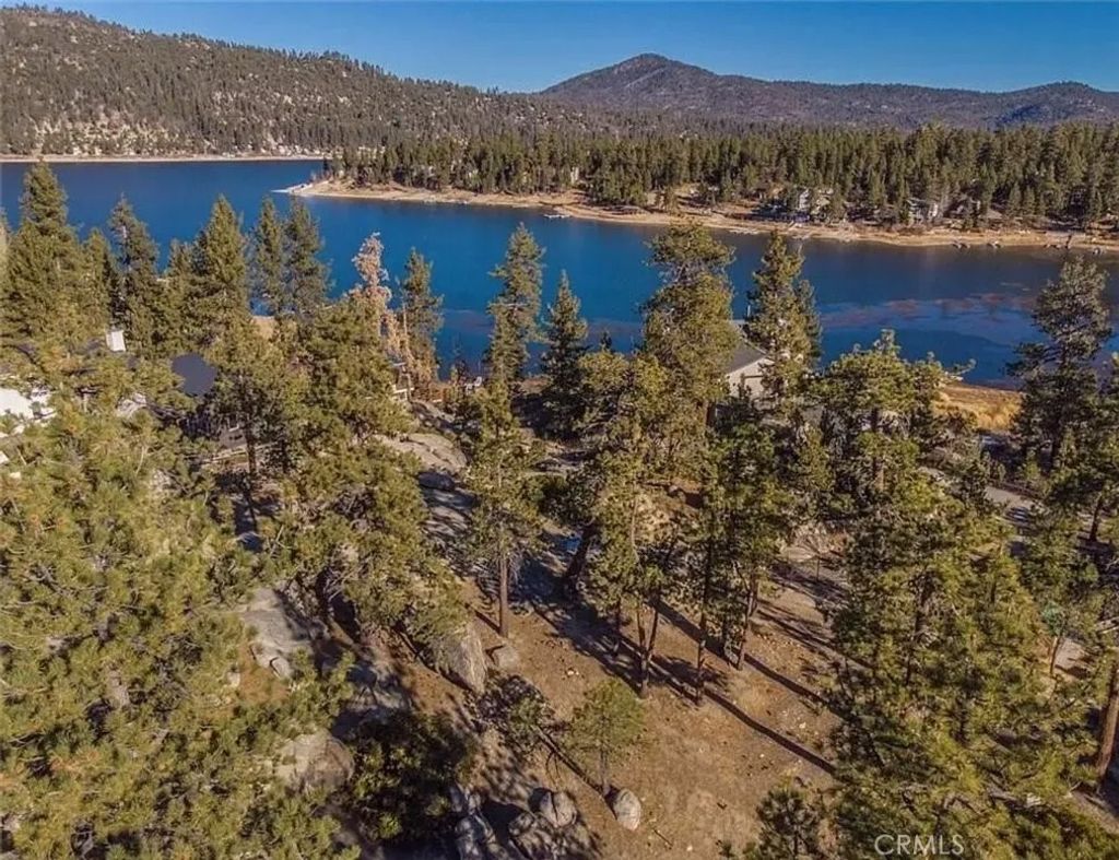Photo of 831 Cove Drive, Big Bear Lake, CA 92315 (MLS # TR26080966)