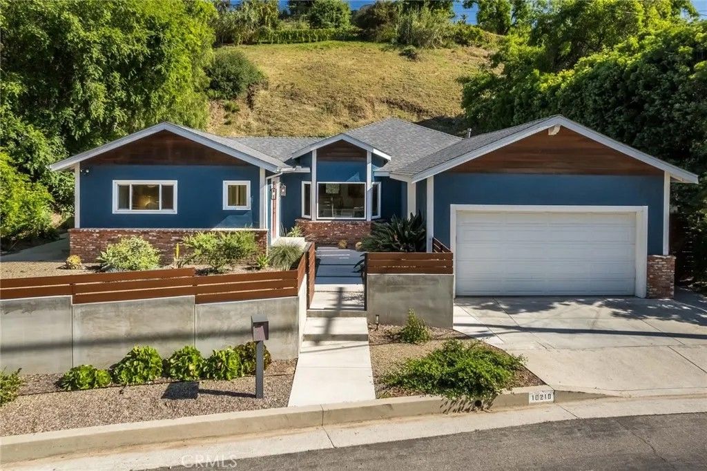 Photo of 10210 La Canada Way, Shadow Hills, CA 91040 (MLS # AR26083816)