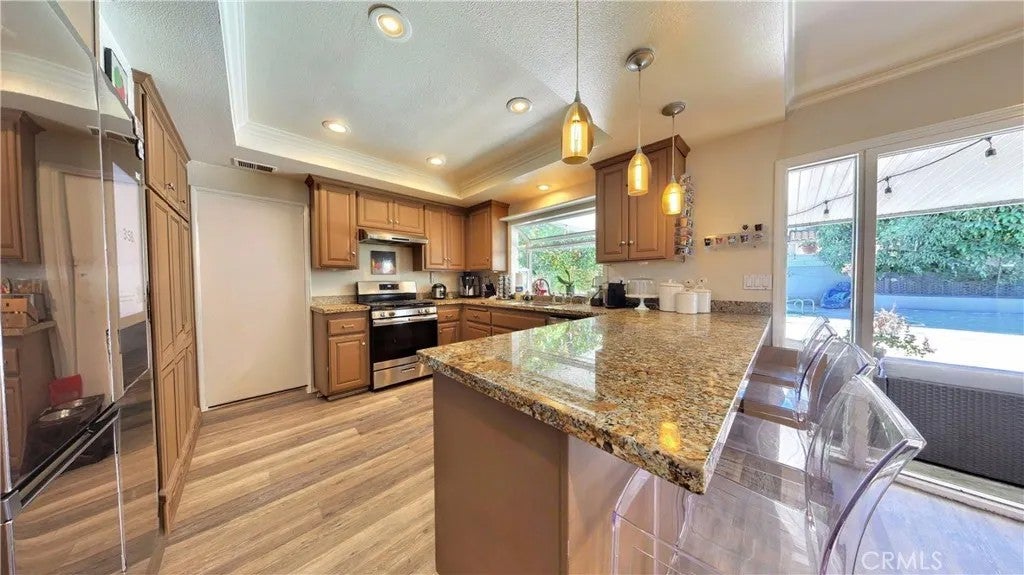 3100 W Glen Holly