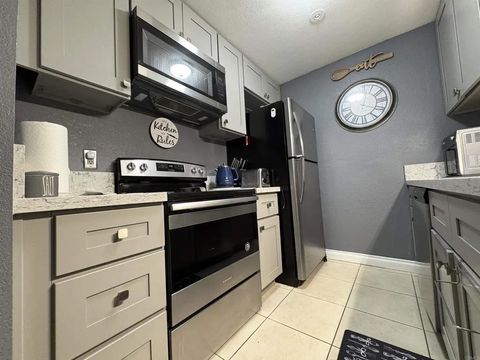 4041 Oakcrest Dr 108 San Diego CA 92105