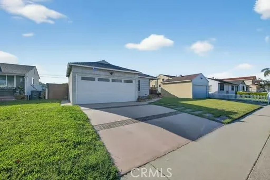 Photo of 5429 Verdura Ave, Lakewood, CA 90712 (MLS # PW26054216)