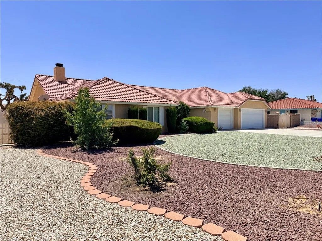 Photo of 20337 Ituma Road, Apple Valley, CA 92308 (MLS # HD26093356)