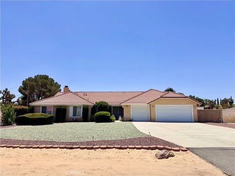 Photo of 20337 Ituma Road, Apple Valley, CA 92308 (MLS # HD26093356)