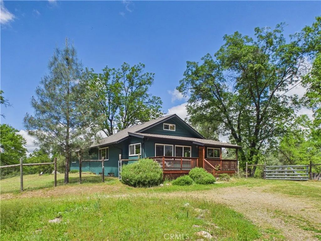 Photo of 37777 China Creek Road, Oakhurst, CA 93644 (MLS # FR26070942)