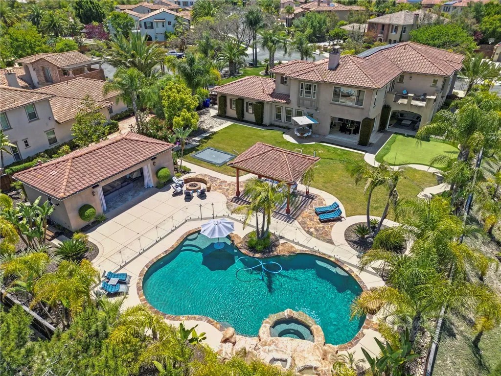 15020 Applewood Court