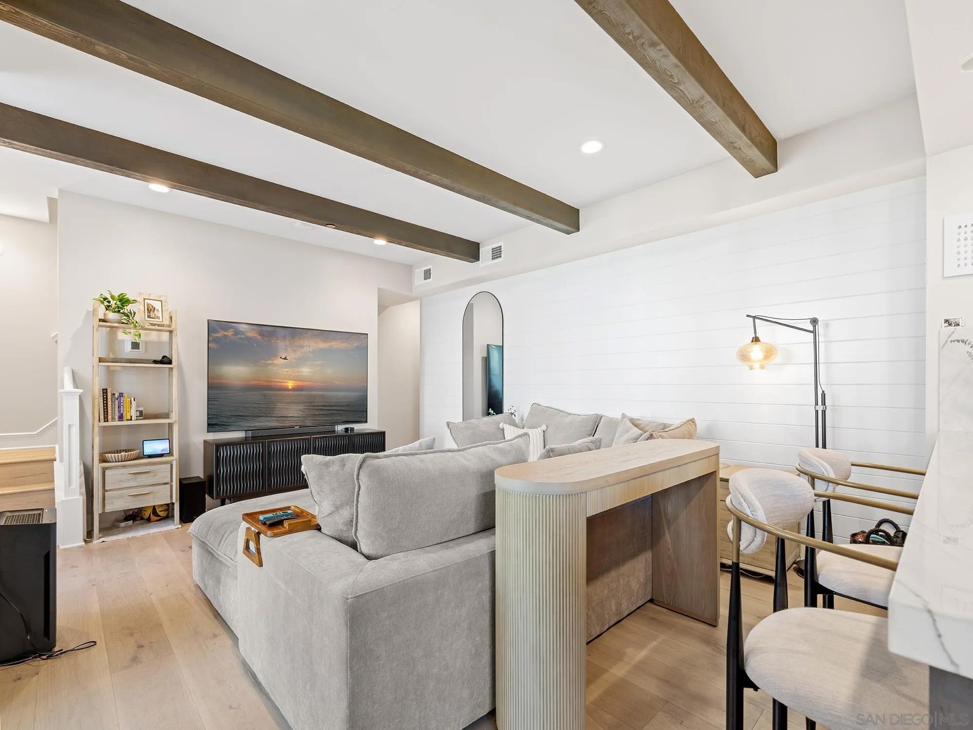 1402 Anacona Pl 105