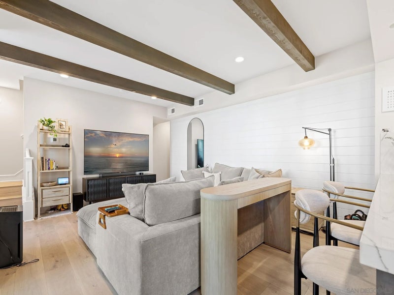 1402 Anacona Pl 105