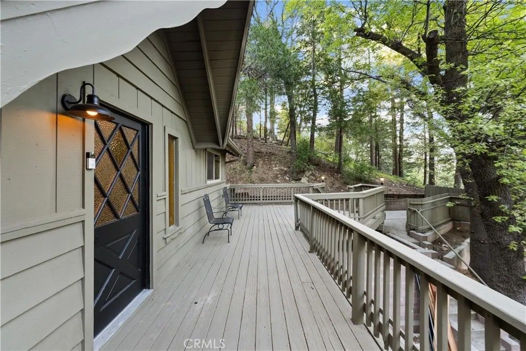 Photo of 990 Nesthorn Dr, Crestline, CA 92325 (MLS # SR26040331)