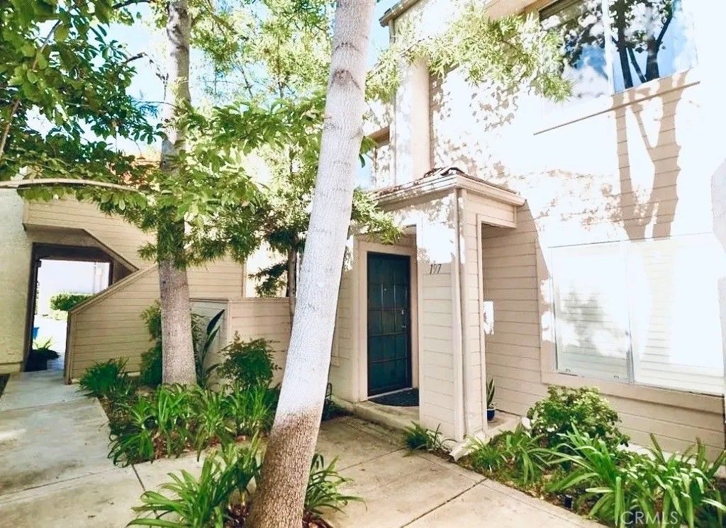 Photo of 197 Via Colinas, Thousand Oaks, CA 91362 (MLS # SR26094347)