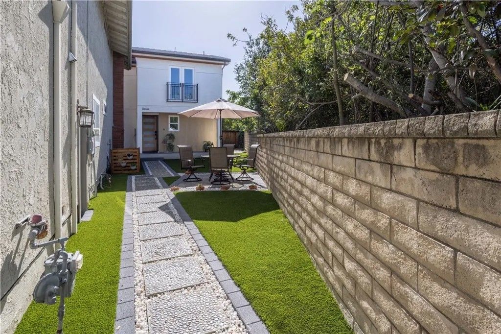 Photo of 19429 Singing Hills Drive, Porter Ranch, CA 91326 (MLS # SR26093304)
