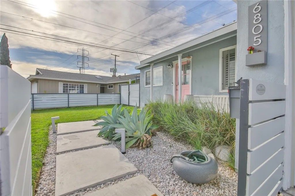 Photo of 6805 Pioneer Blvd, Whittier, CA 90606 (MLS # DW25277852)