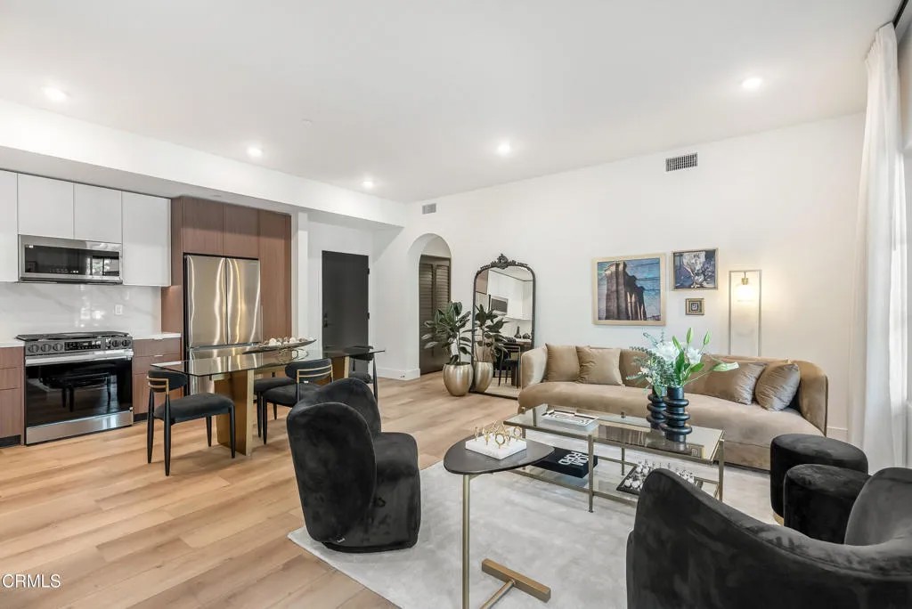 139 S Oak Knoll Avenue 301