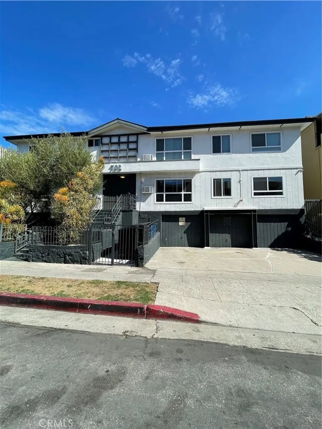 Photo of 702 S St. Andrews Place #12a, Los Angeles, CA 90005 (MLS # SR26054682)