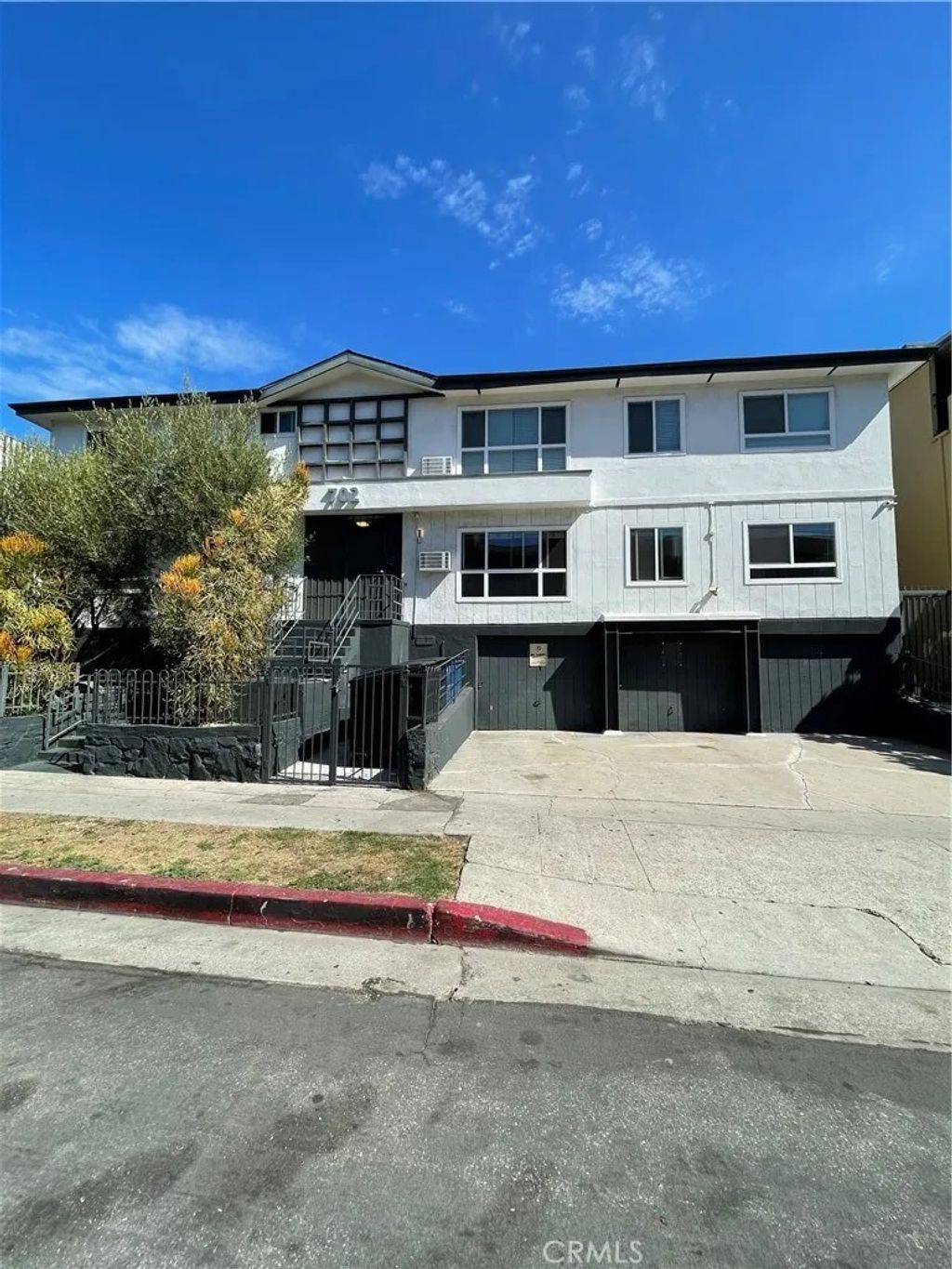 Photo of 702 S St. Andrews Place #12a, Los Angeles, CA 90005 (MLS # SR26054682)