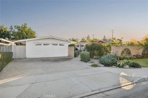 Photo of 305 Nassau Road, Costa Mesa, CA 92626 (MLS # NP25272652)