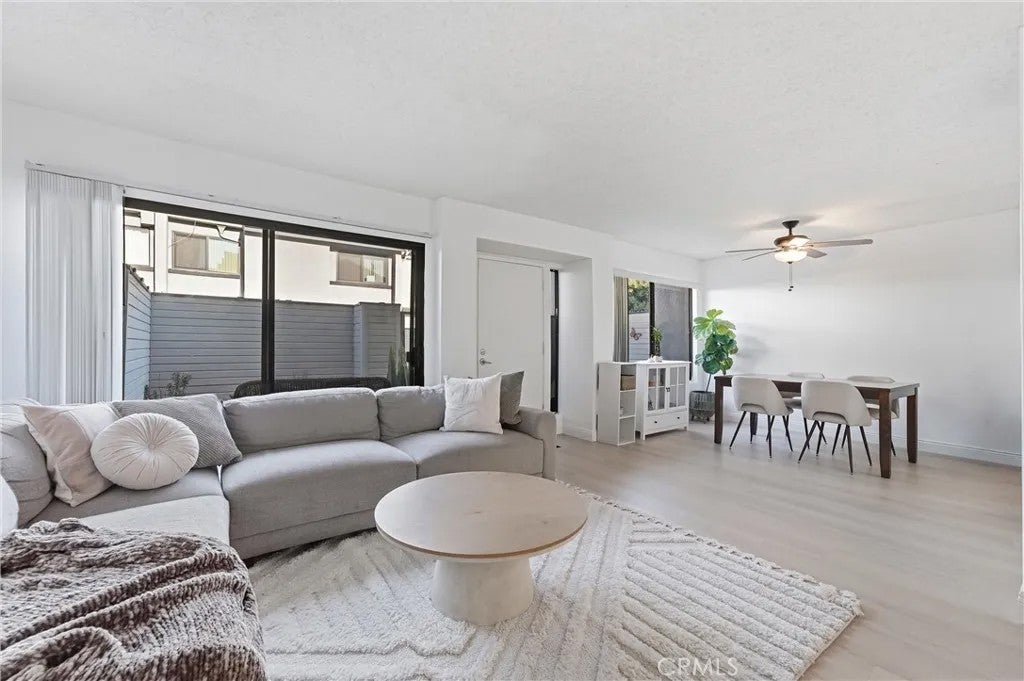 803 E Victoria 117