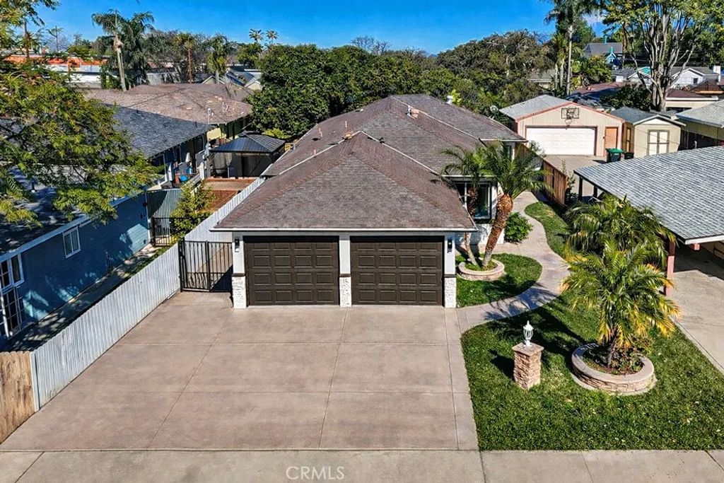 Photo of 1243 E Almond Ave, Orange, CA 92866 (MLS # TR26012776)