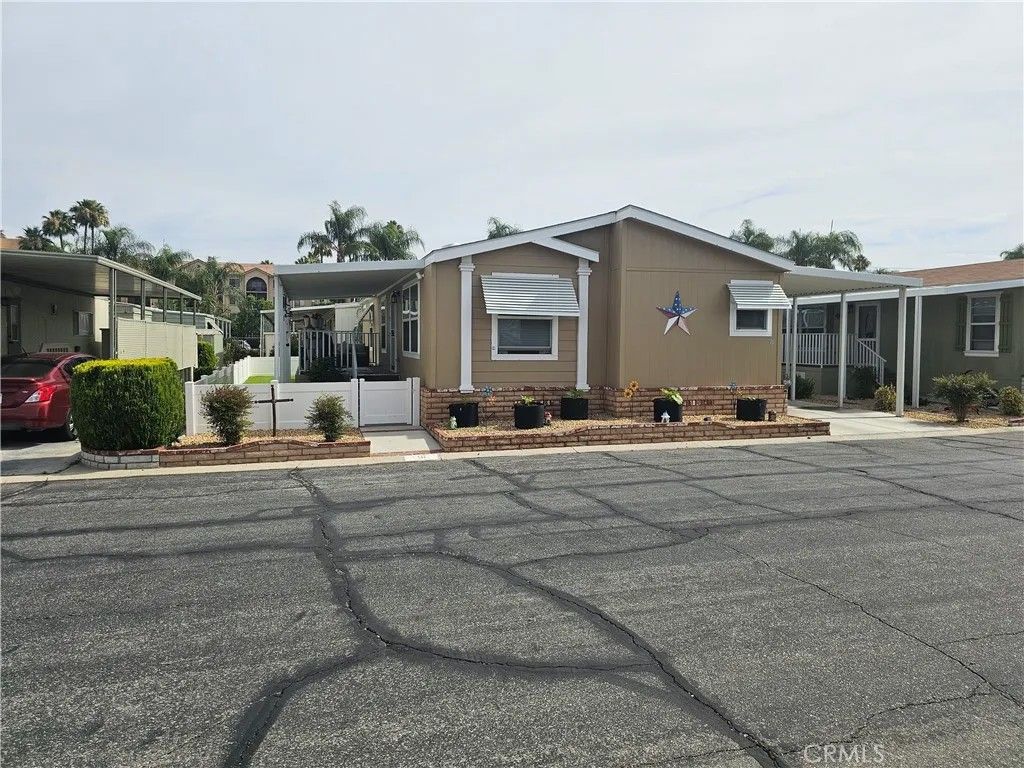 Photo of 2205 W Acacia Ave #16, Hemet, CA 92545 (MLS # SB26123687)