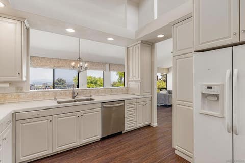 Tiny photo for 6667 La Jolla Scenic Drive South DR, La Jolla, CA 92037 (MLS # 260015355)