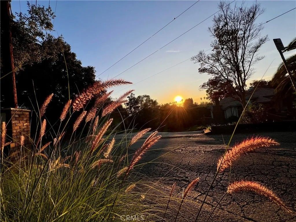 Photo of 946 N Glendora Ave, Glendora, CA 91741 (MLS # CV26007604)