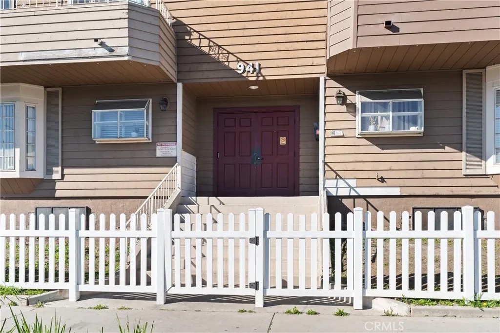 941 Elm 16