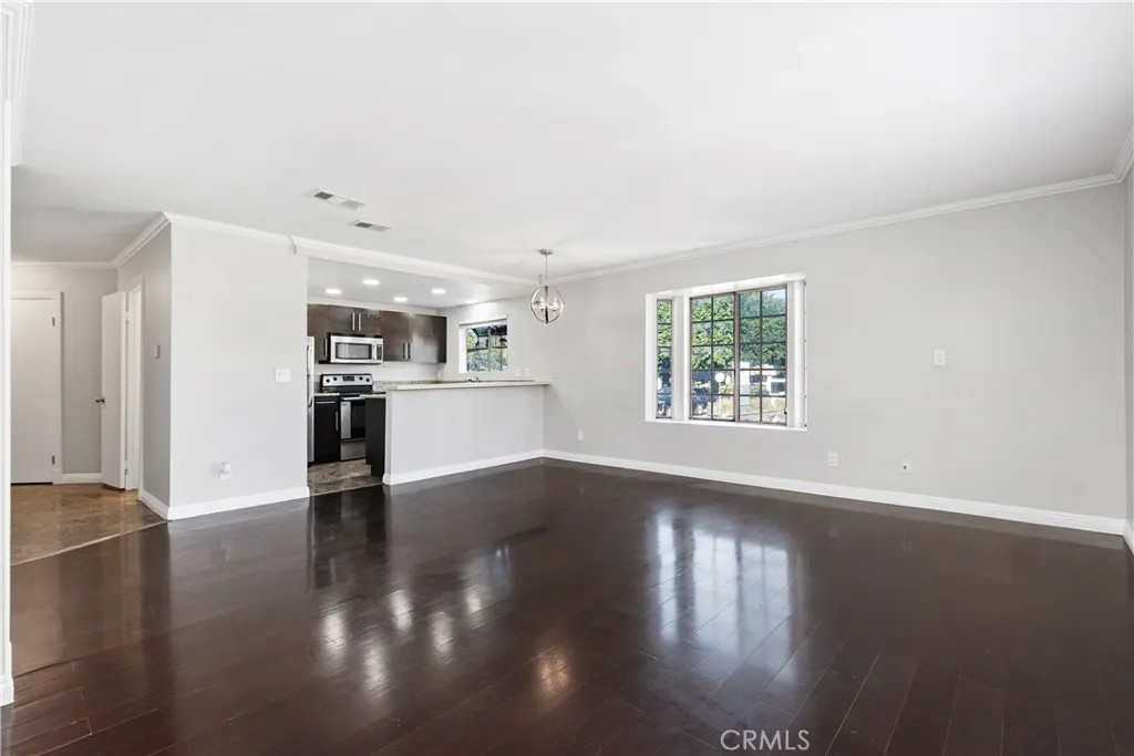 941 Elm 16