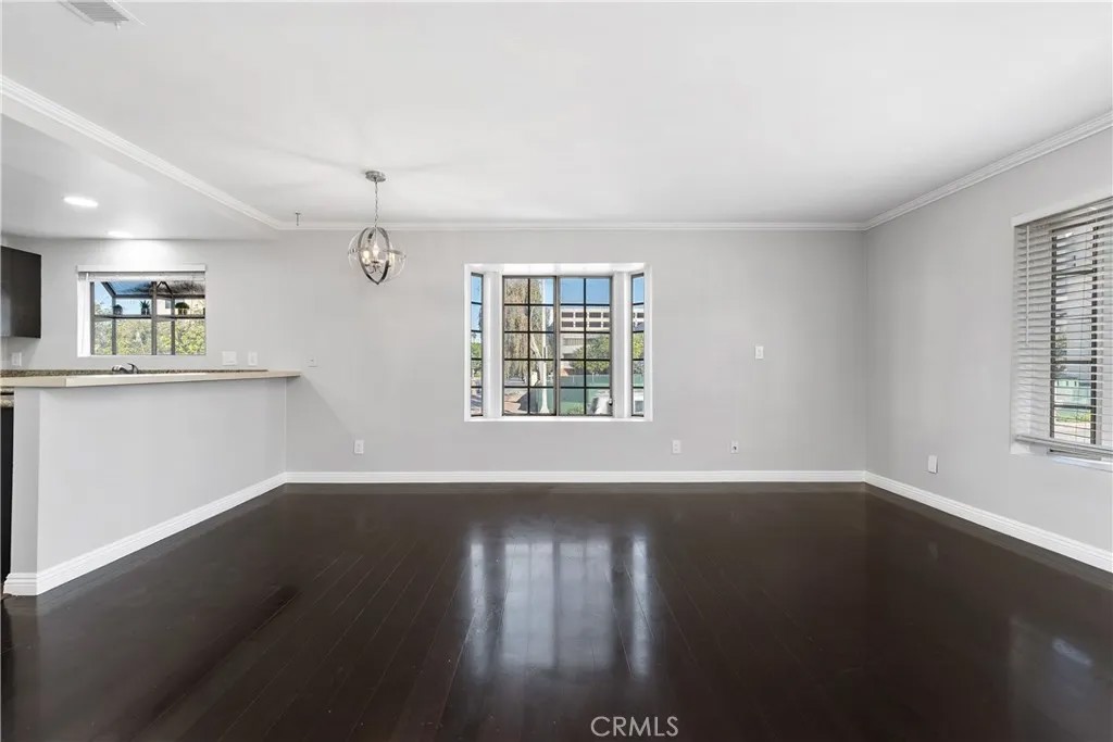 941 Elm 16