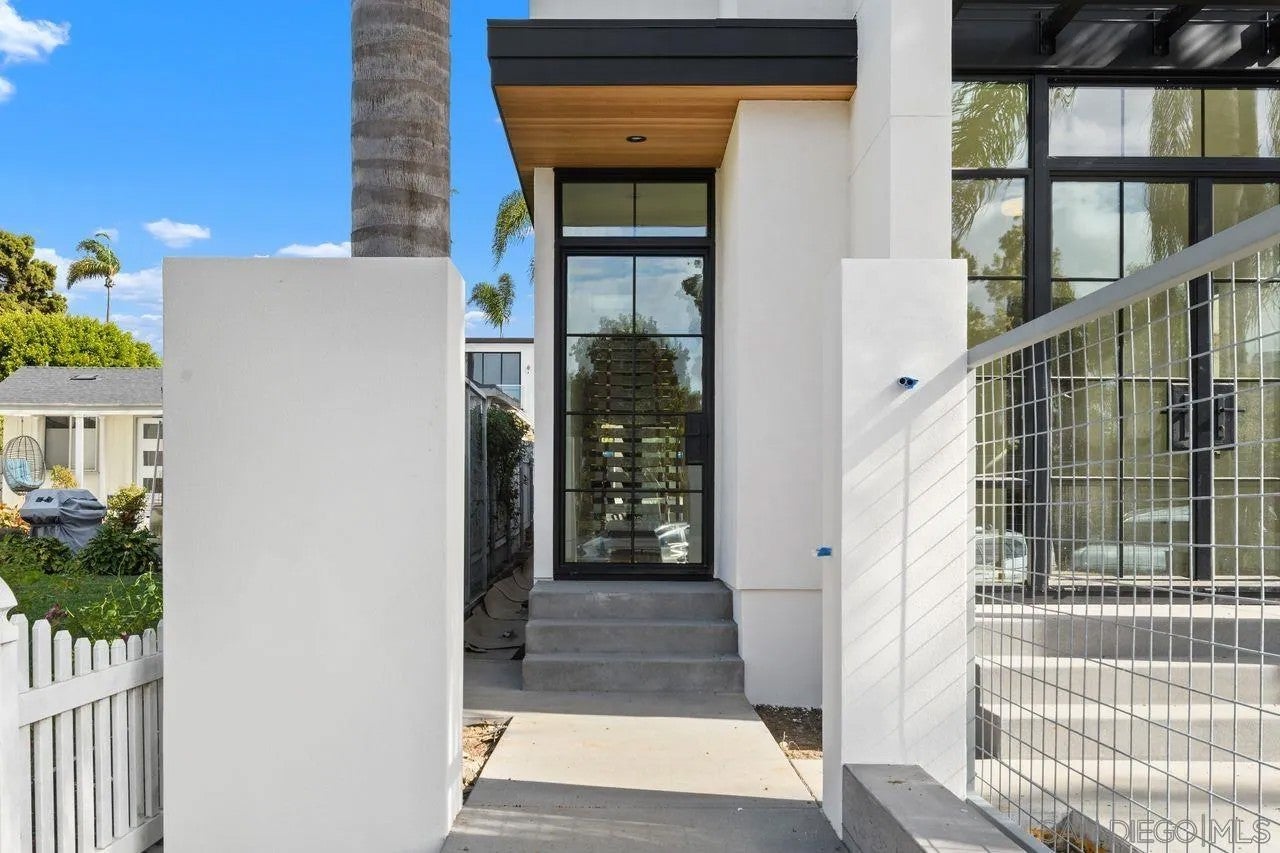 7429-31 Draper Ave