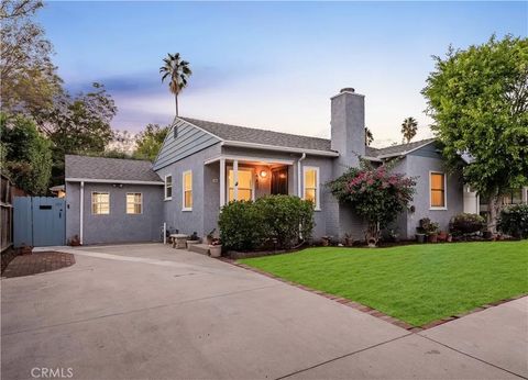 Photo of 5833 Vesper Ave, Sherman Oaks, CA 91411 (MLS # SR25245935)