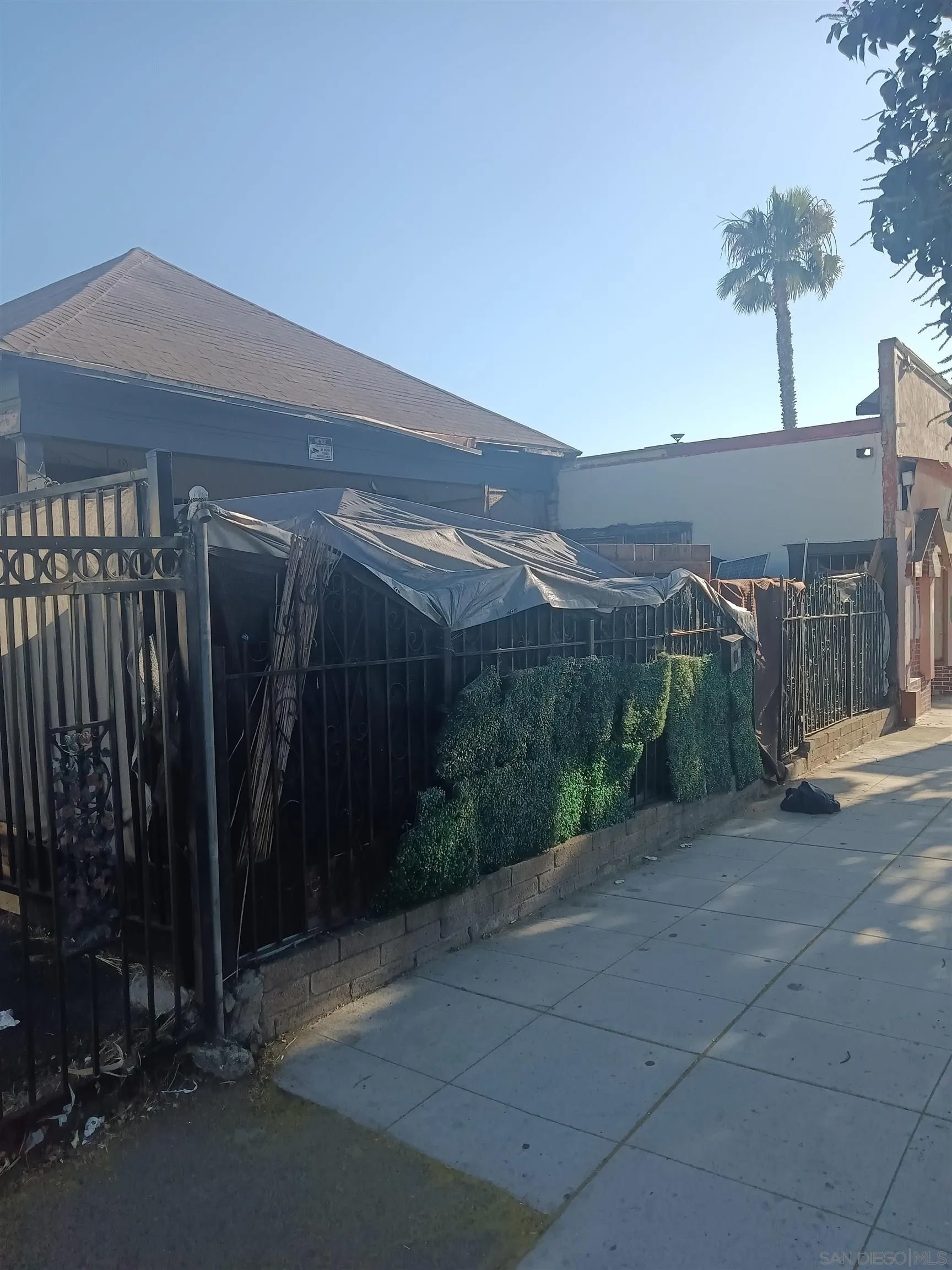 2557-59 Imperial Ave