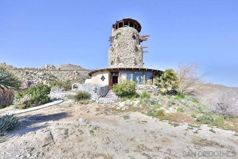 Desert Tower In Ko Pah Road