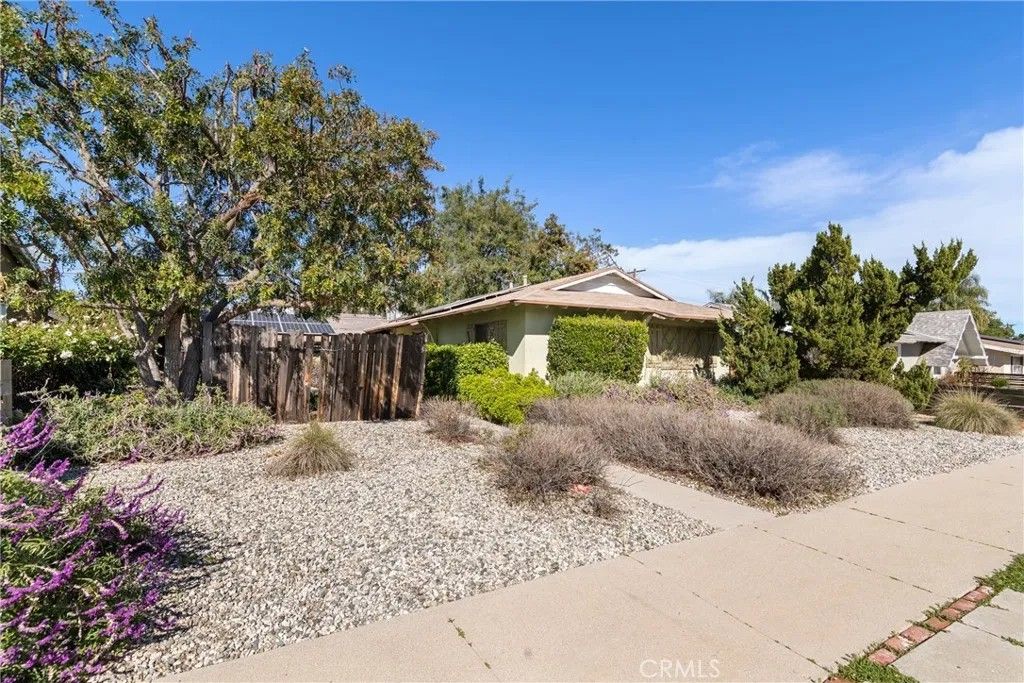 Photo of 24201 Vanowen St, West Hills, CA 91307 (MLS # SR26040355)