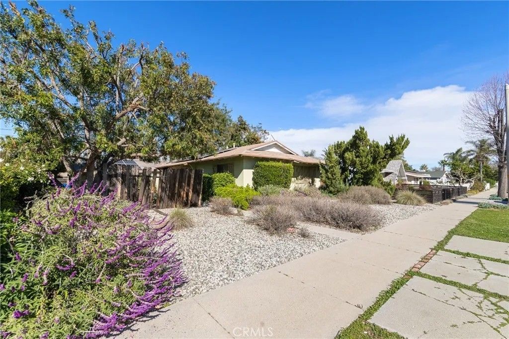 Photo of 24201 Vanowen St, West Hills, CA 91307 (MLS # SR26040355)