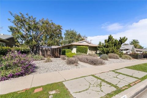 Photo of 24201 Vanowen St, West Hills, CA 91307 (MLS # SR26040355)