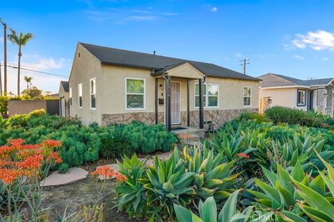 Photo of 2774 Hayes Avenue, Long Beach, CA 90810 (MLS # PW26051404)