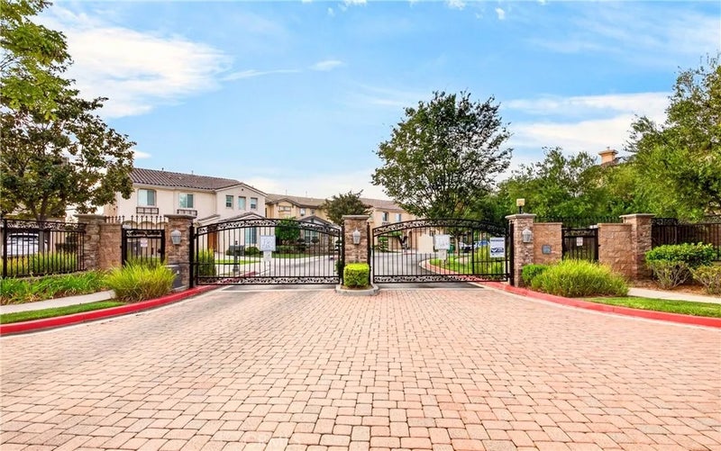 523 S Primrose