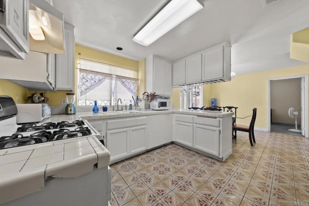 5542 Sun Lane