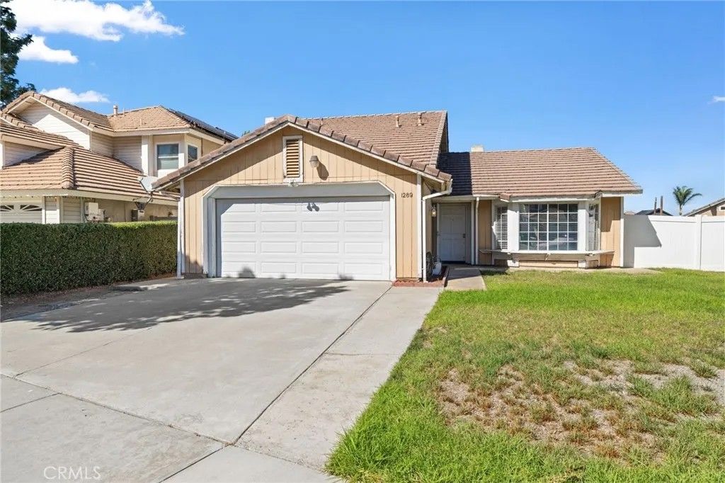 Photo for 1289 Biltmore Circle, Corona, CA 92882 (MLS # AR25244475)