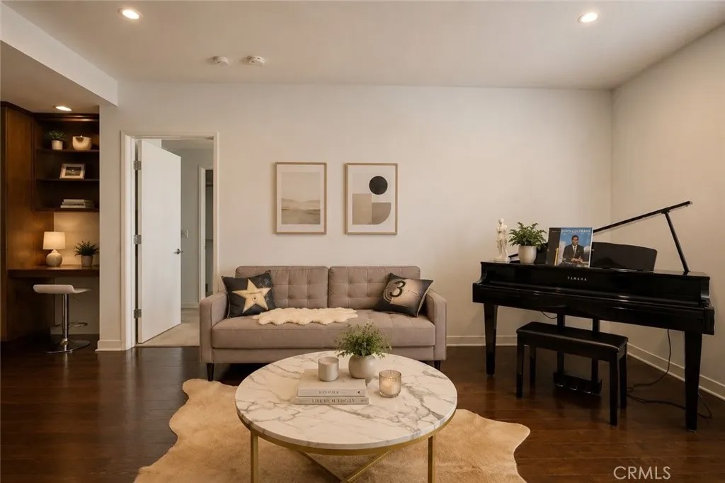 21301 Erwin Street 305