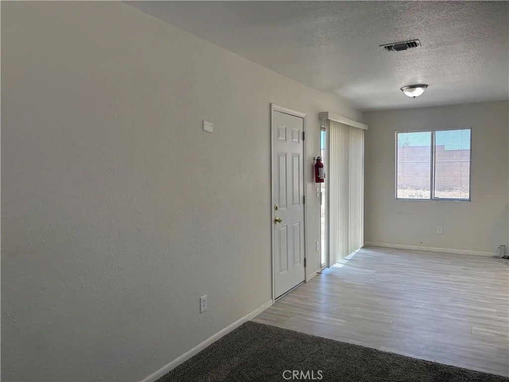 Photo of 13508 Mohawk Rd, Apple Valley, CA 92308 (MLS # CV26036278)