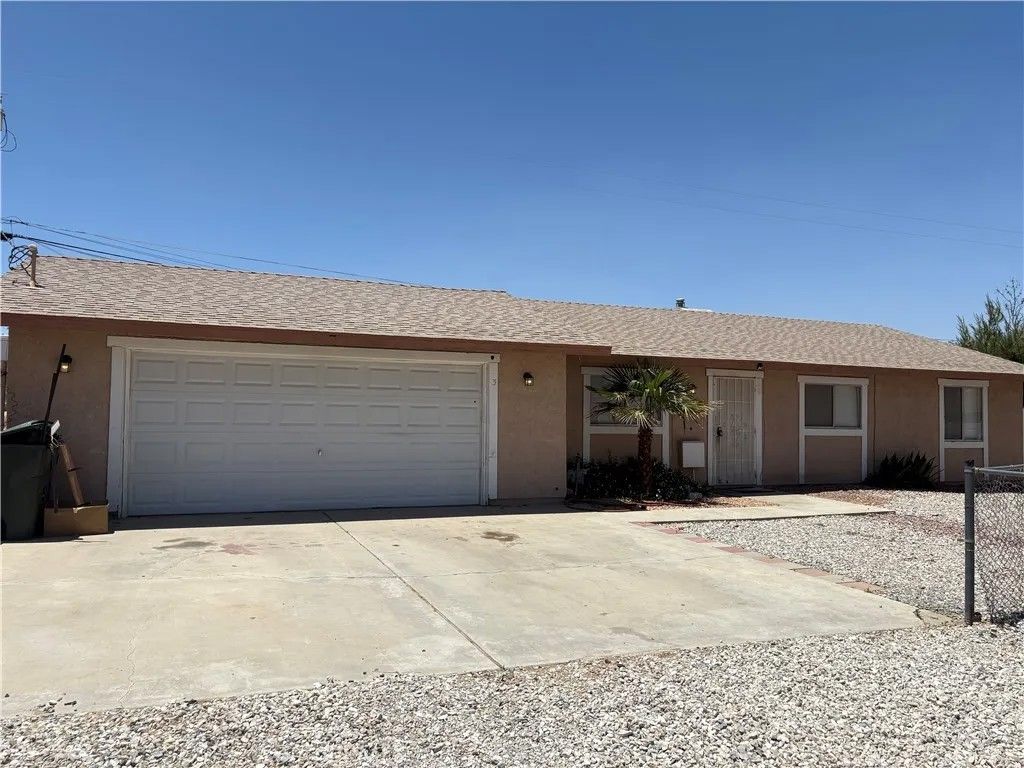 Photo of 13508 Mohawk Rd, Apple Valley, CA 92308 (MLS # CV26036278)