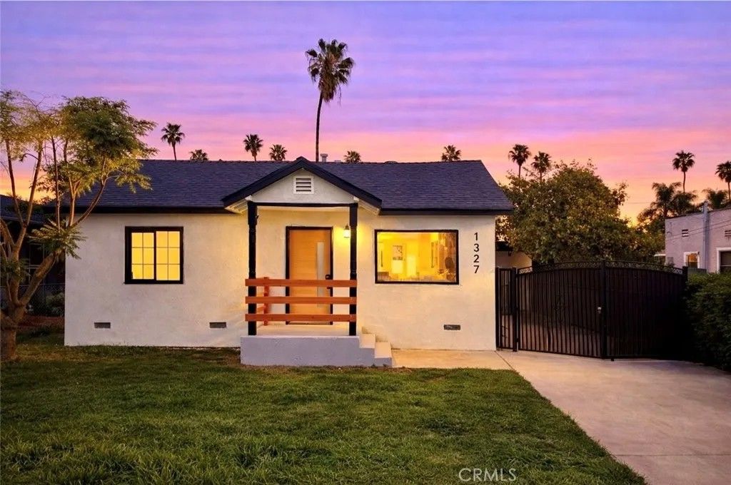 Photo of 1327 W 97th Street, Los Angeles, CA 90044 (MLS # SR26025348)