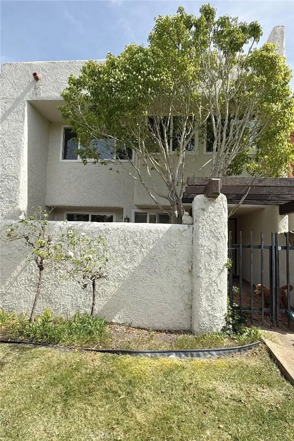 Photo of 53 Aspen Way, Rolling Hills Estates, CA 90274 (MLS # PV26054142)